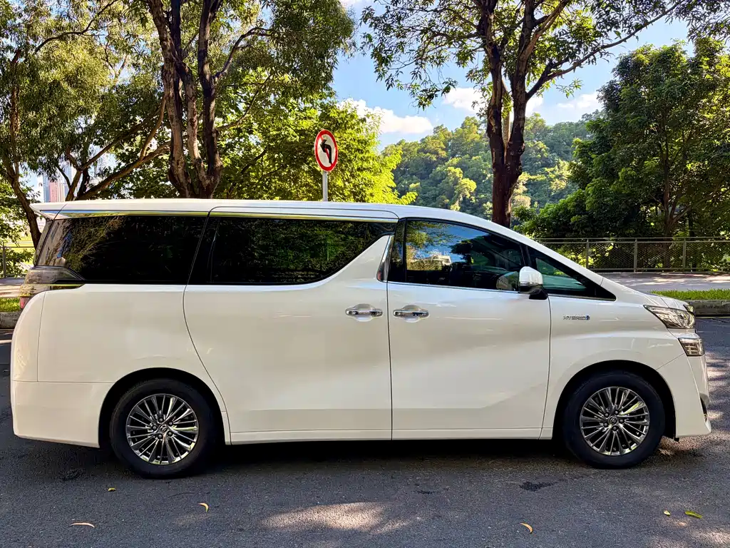 Toyota Vellfire — миниатюра 4