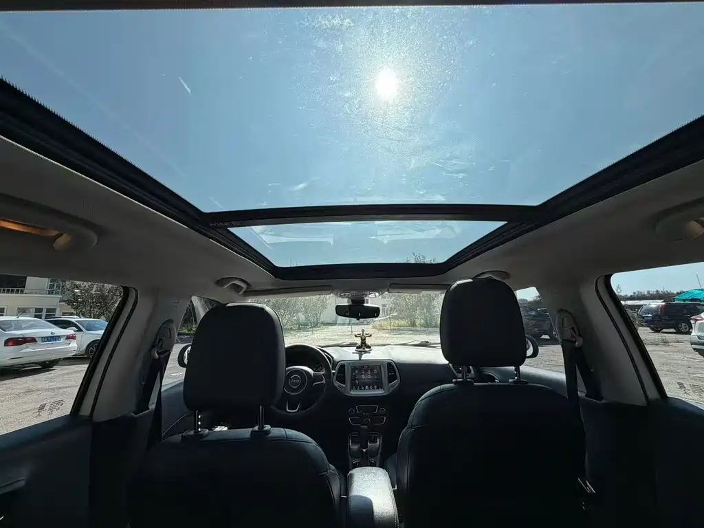 Jeep Compass — миниатюра 6