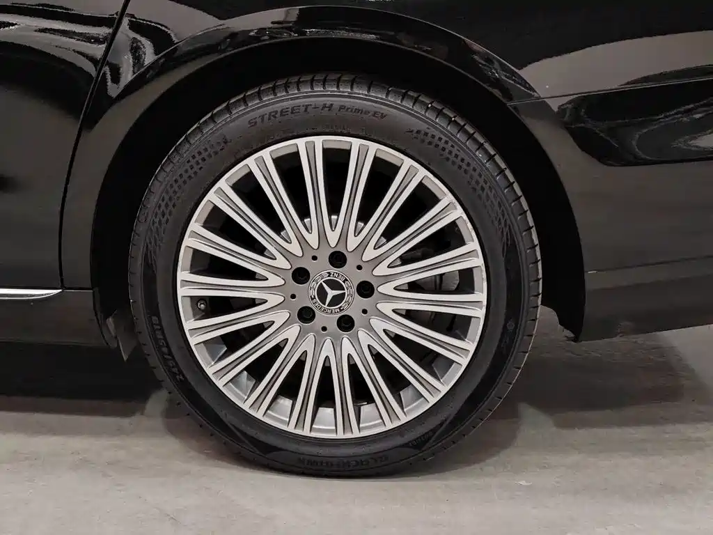 Mercedes-Benz E-Class — миниатюра 9