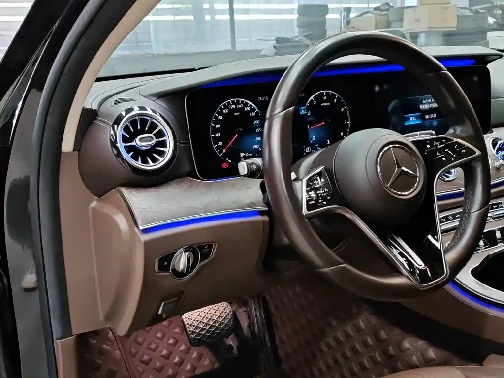 Mercedes-Benz E-Class — миниатюра 6
