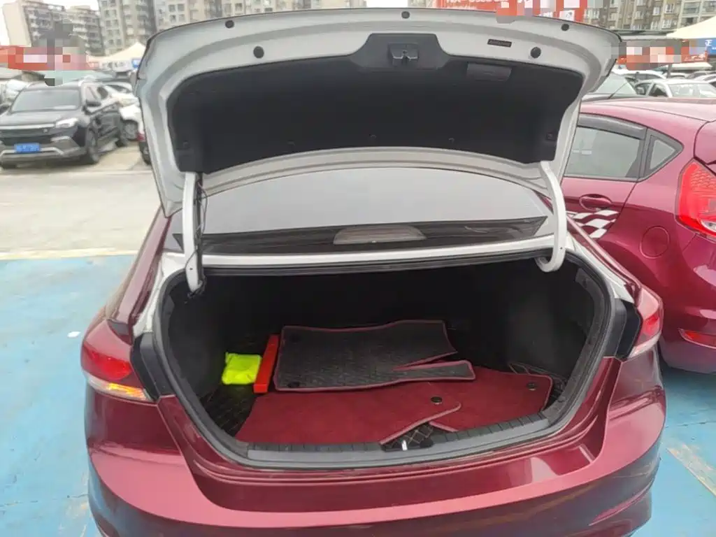 Hyundai Elantra — миниатюра 19