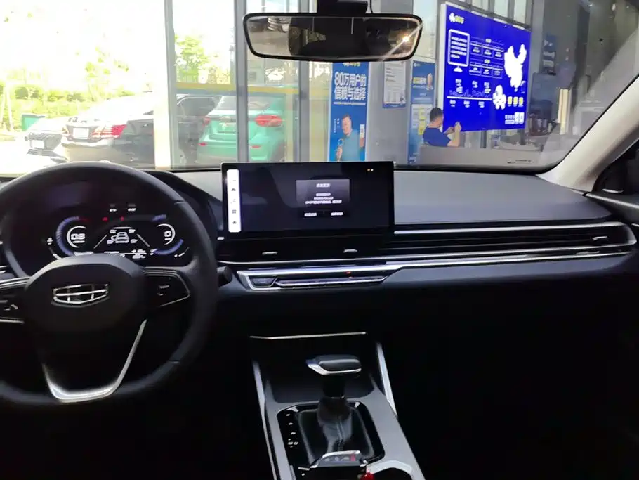 Geely Emgrand — миниатюра 13