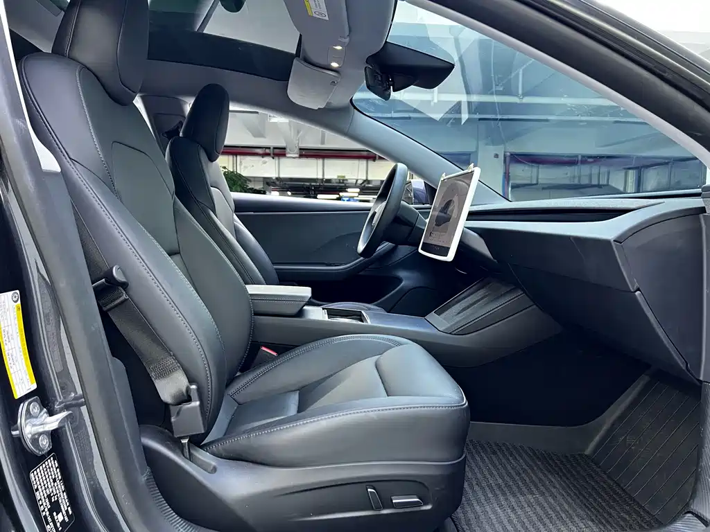 Tesla Model 3 — миниатюра 4