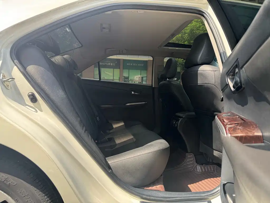 Toyota Camry — миниатюра 12