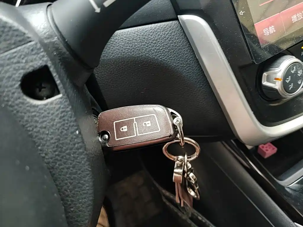 Nissan Tiida — миниатюра 9