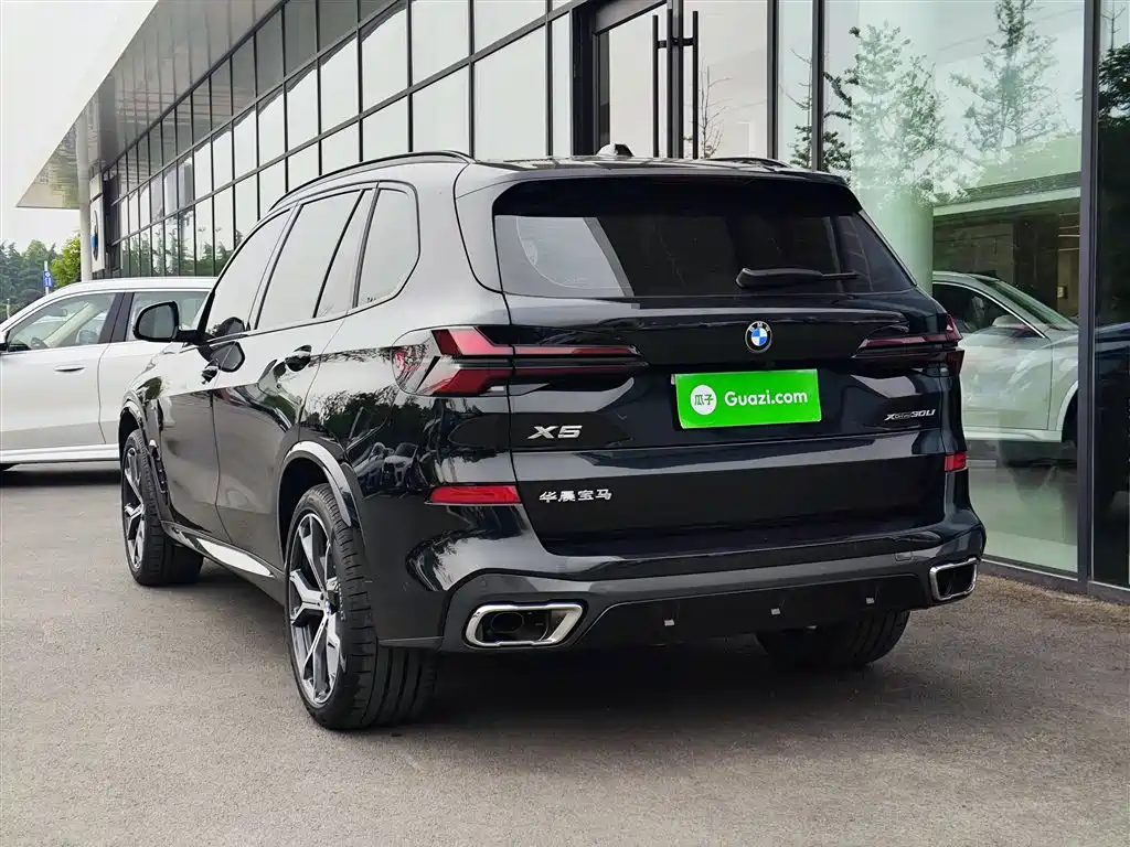 BMW X5 2023 xDrive 30Li Premium M Sport