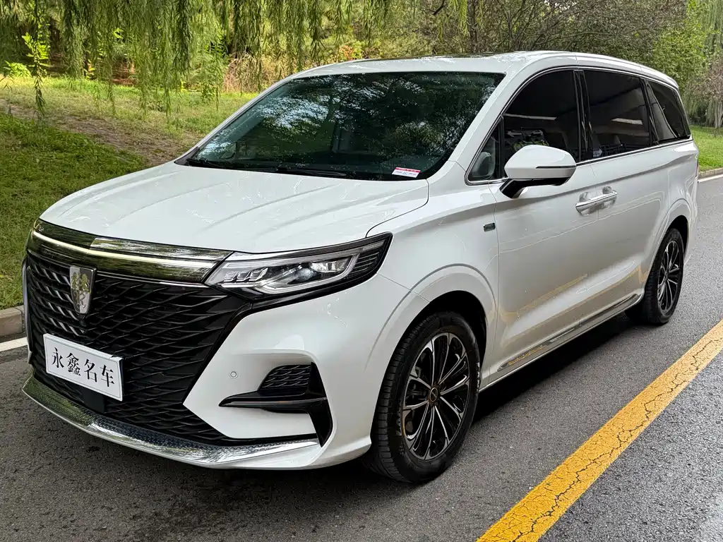 Roewe iMAX8