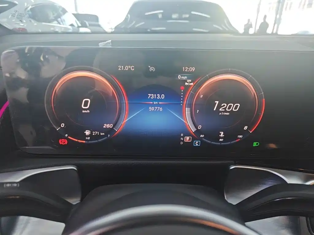 Mercedes-Benz GLB — миниатюра 12