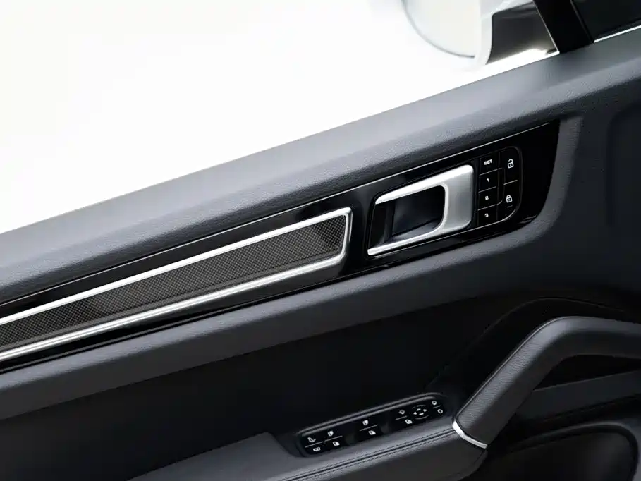 Porsche Cayenne Hybrid — миниатюра 18