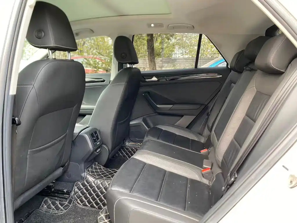 VOLKSWAGEN T ROC EXPLORING SONGS