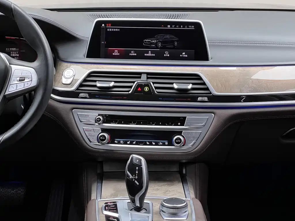 BMW 7 Series — миниатюра 6