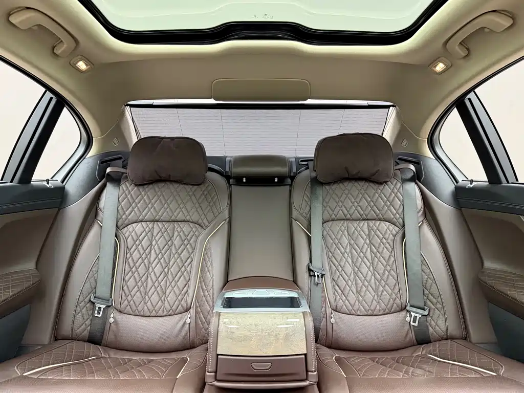 BMW 7 Series — миниатюра 9