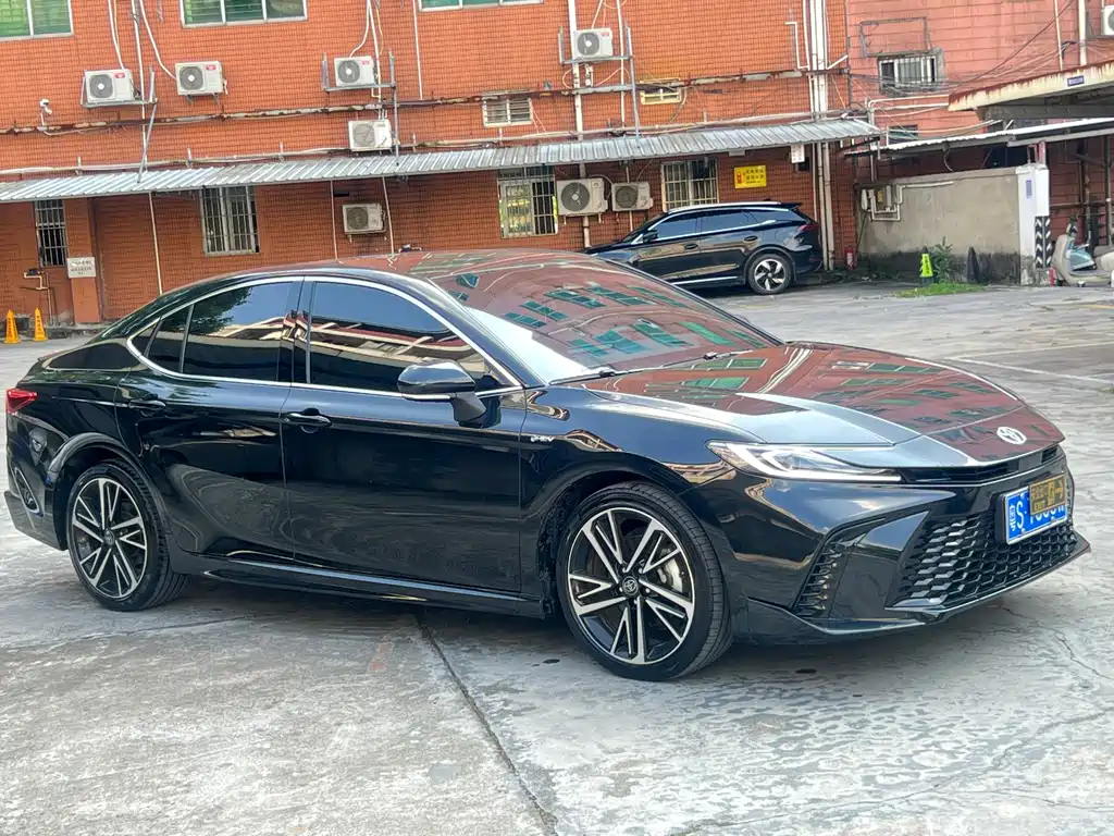 Toyota Camry — миниатюра 3