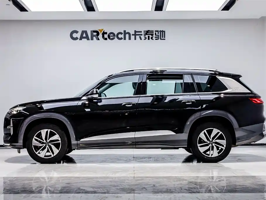 Audi Q6 2024 40 TFSI quattro 7 мест