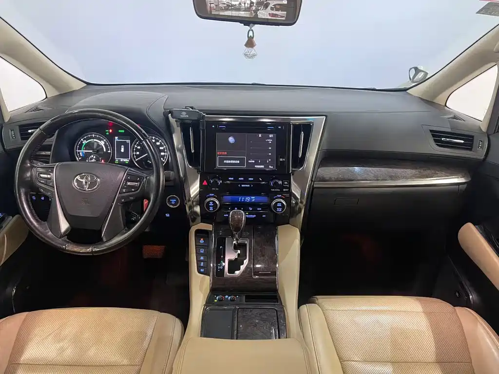 Toyota Vellfire — миниатюра 10