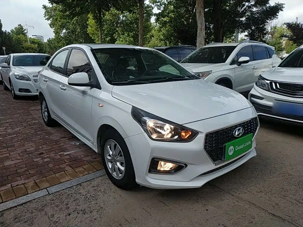 Hyundai Verna - фото 4