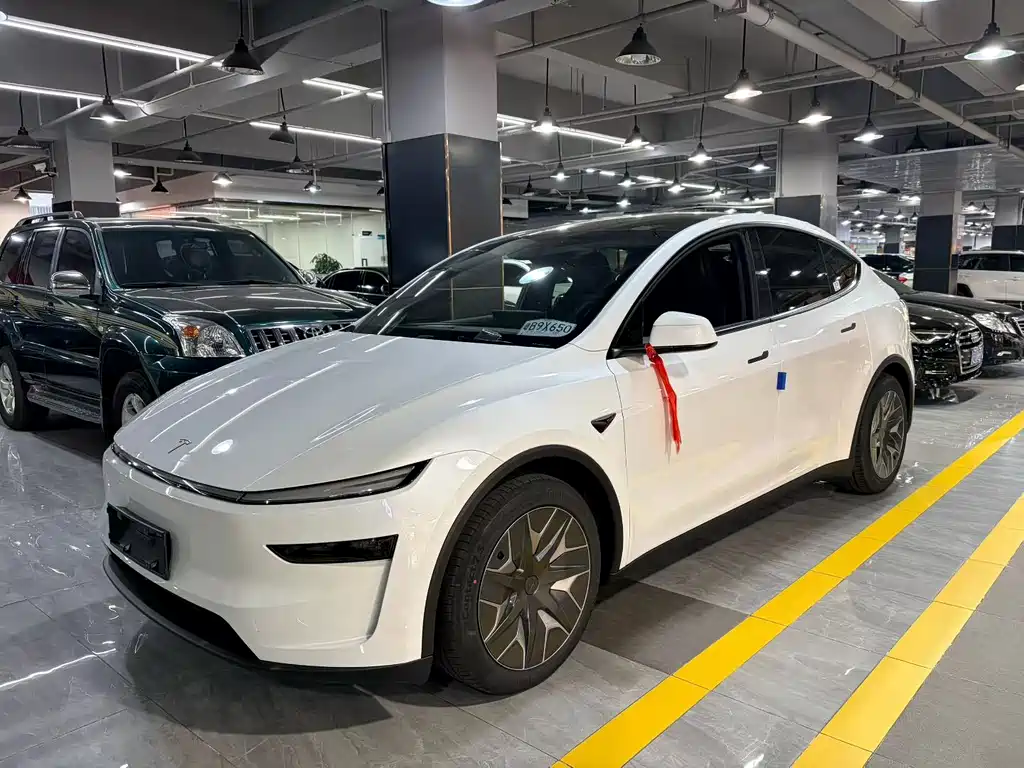 Tesla Model Y L 2026