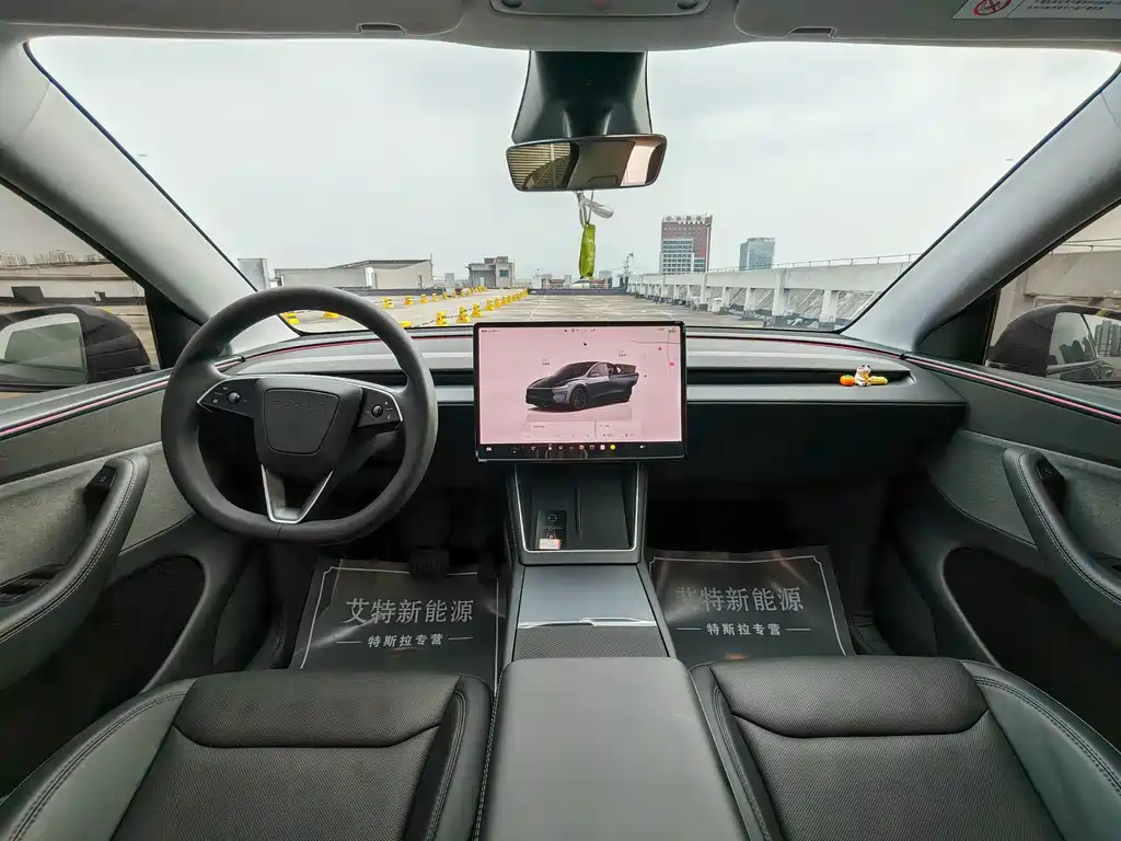 Tesla Model Y — миниатюра 17