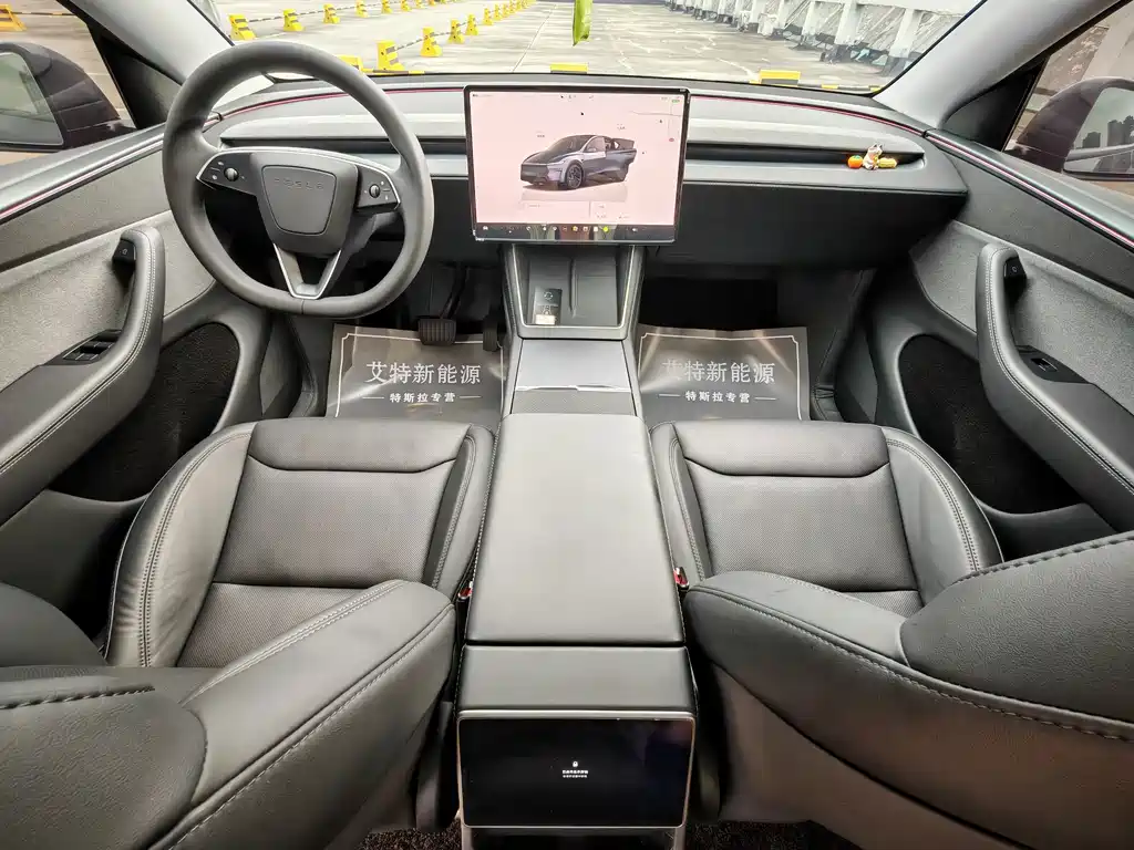 Tesla Model Y — миниатюра 16