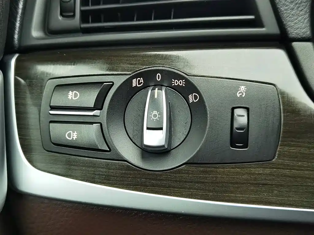 BMW 5 Series — миниатюра 21
