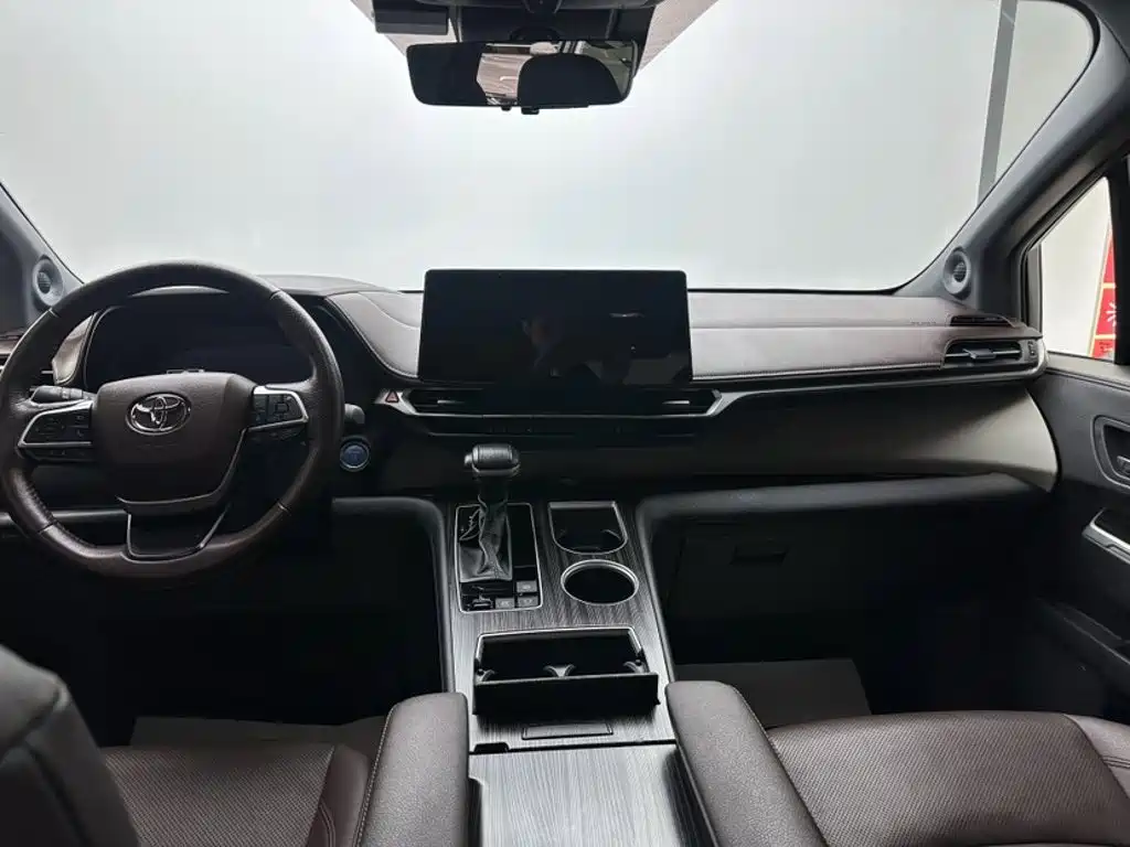 Toyota Granvia — миниатюра 18