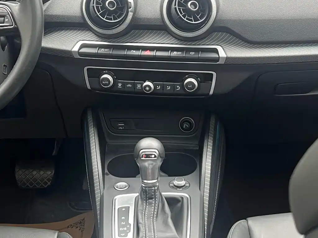 Audi Q2L — миниатюра 8