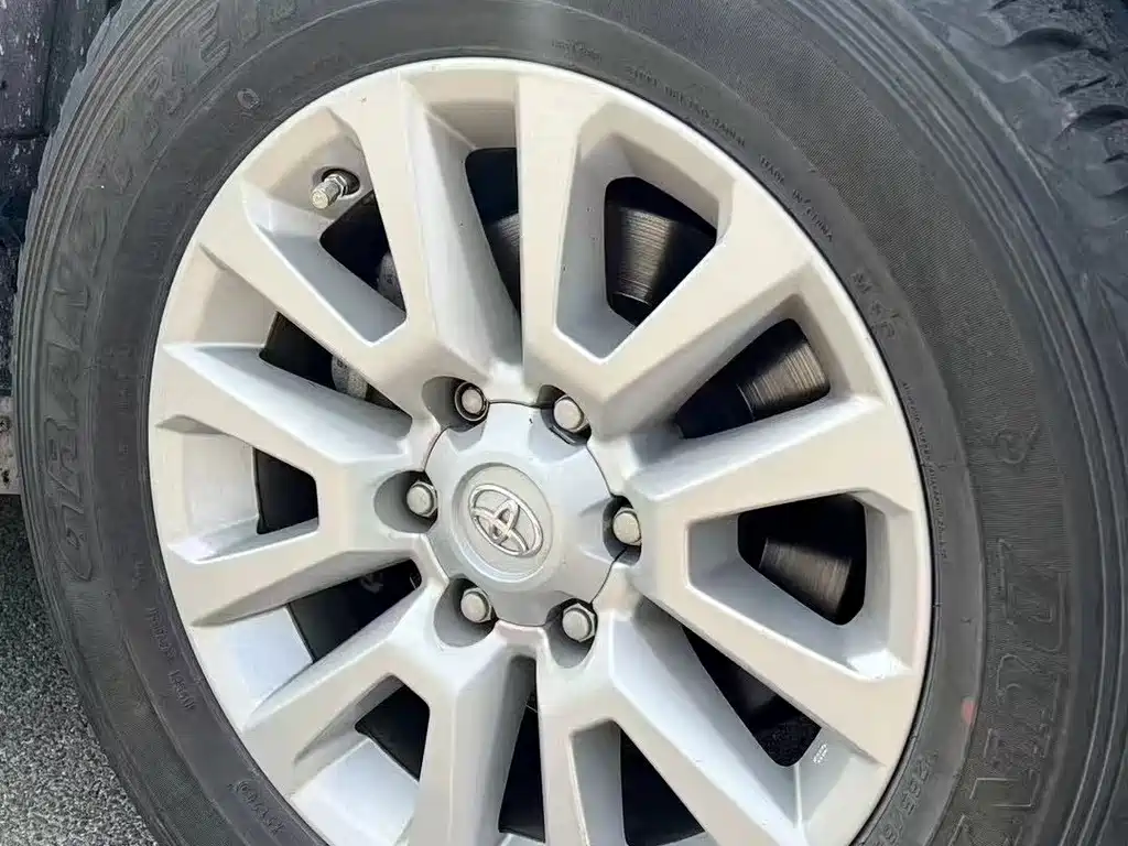 Toyota Land Cruiser Prado 2014 2.7L AT Luxury