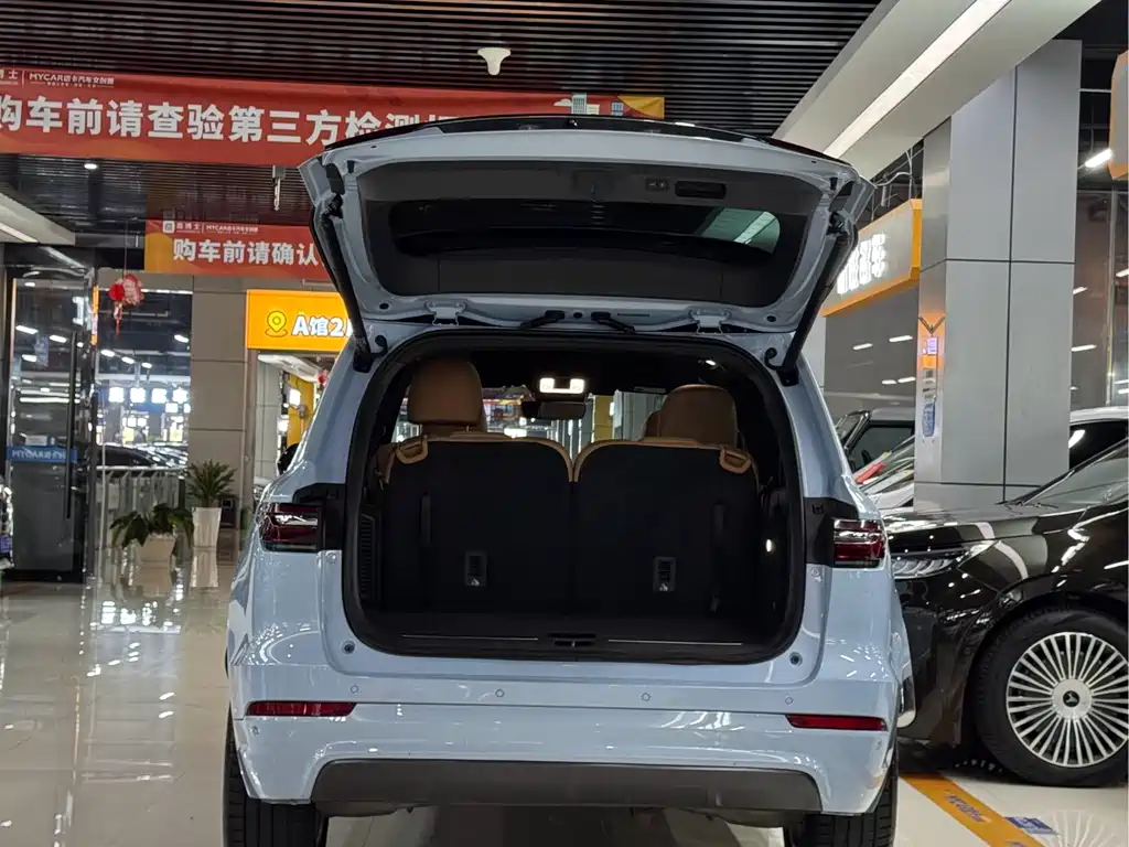 Li Auto ONE 2020 6 мест