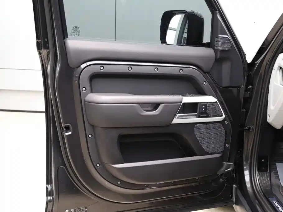 Land Rover Defender — миниатюра 10