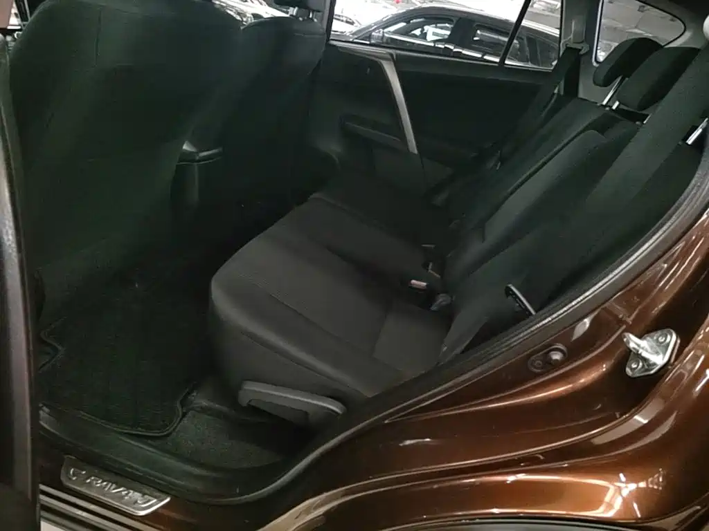 Toyota RAV4 — миниатюра 17
