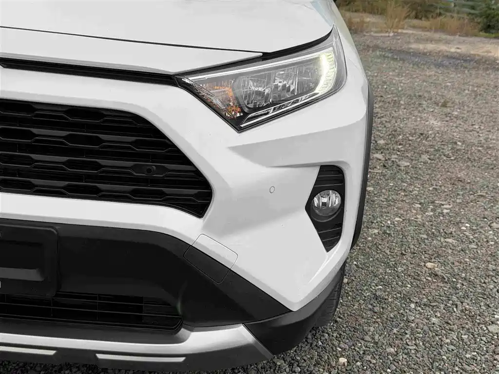 Toyota RAV4 — миниатюра 13