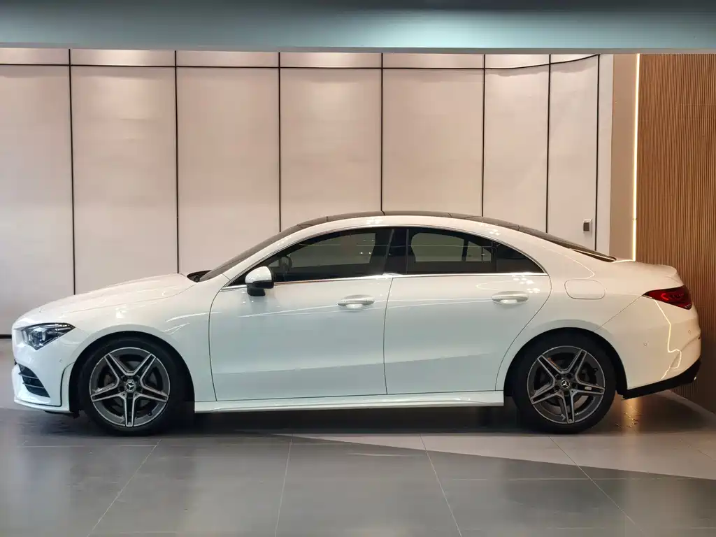 MERCEDES-BENZ CLA