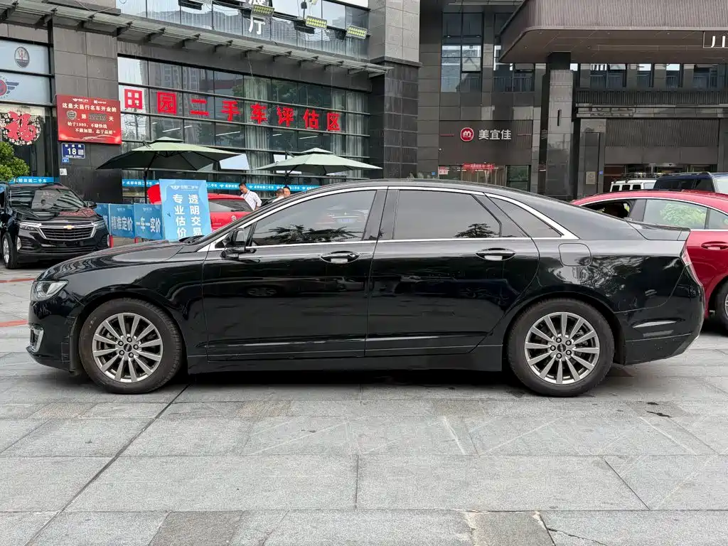 Lincoln MKZ — миниатюра 3