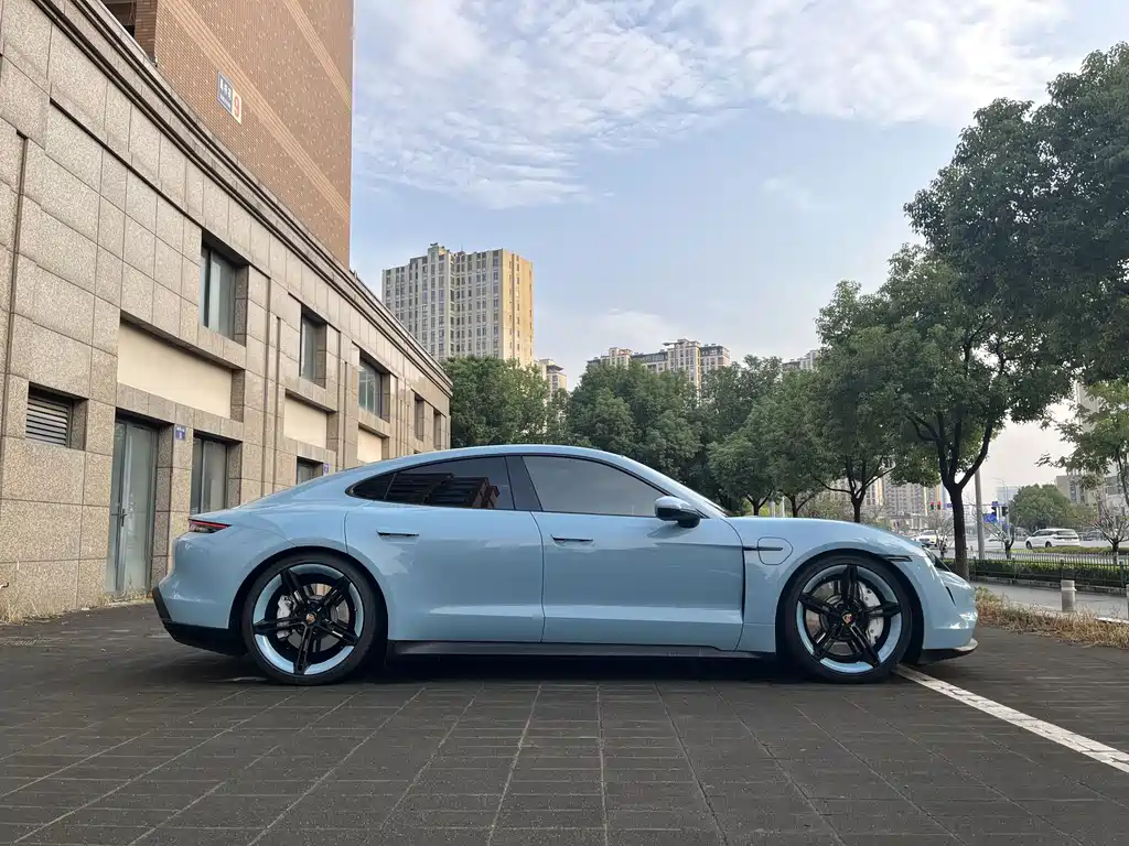 Porsche Taycan — миниатюра 5