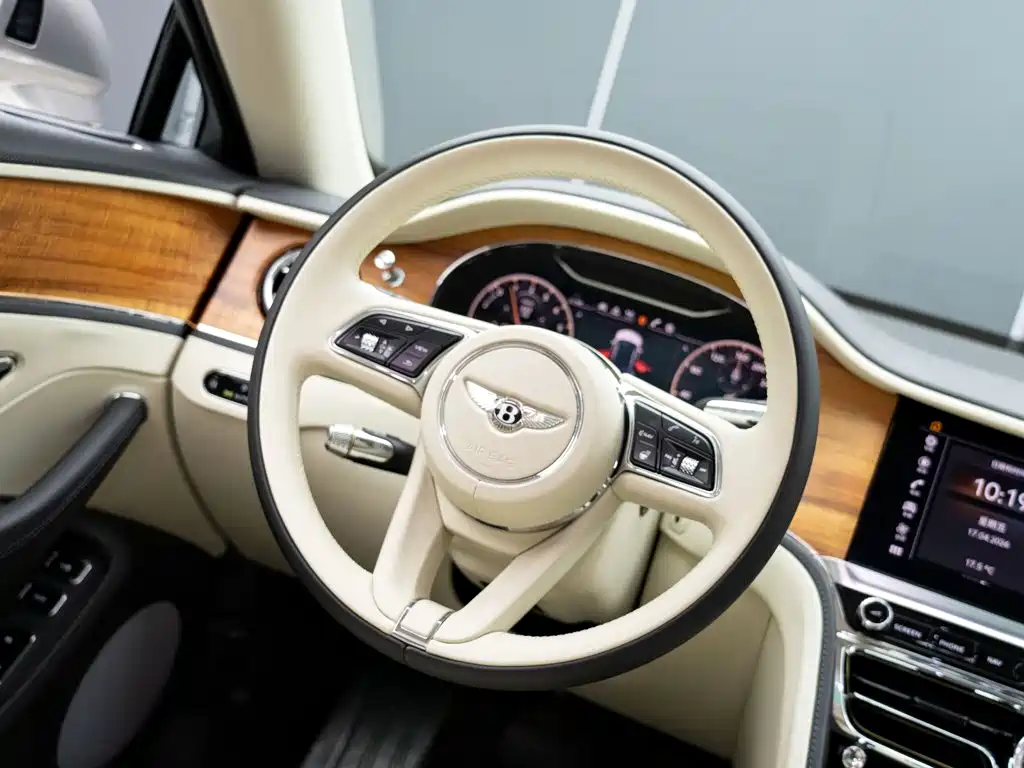 Bentley Flying Spur PHEV — миниатюра 17