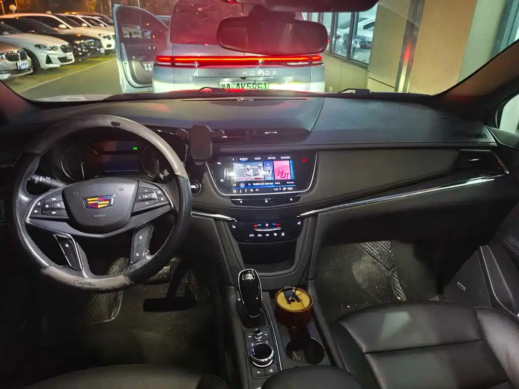 Cadillac XT5 — миниатюра 7