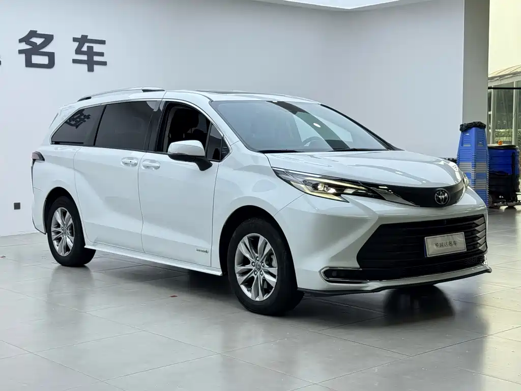 Toyota Sienna — миниатюра 4