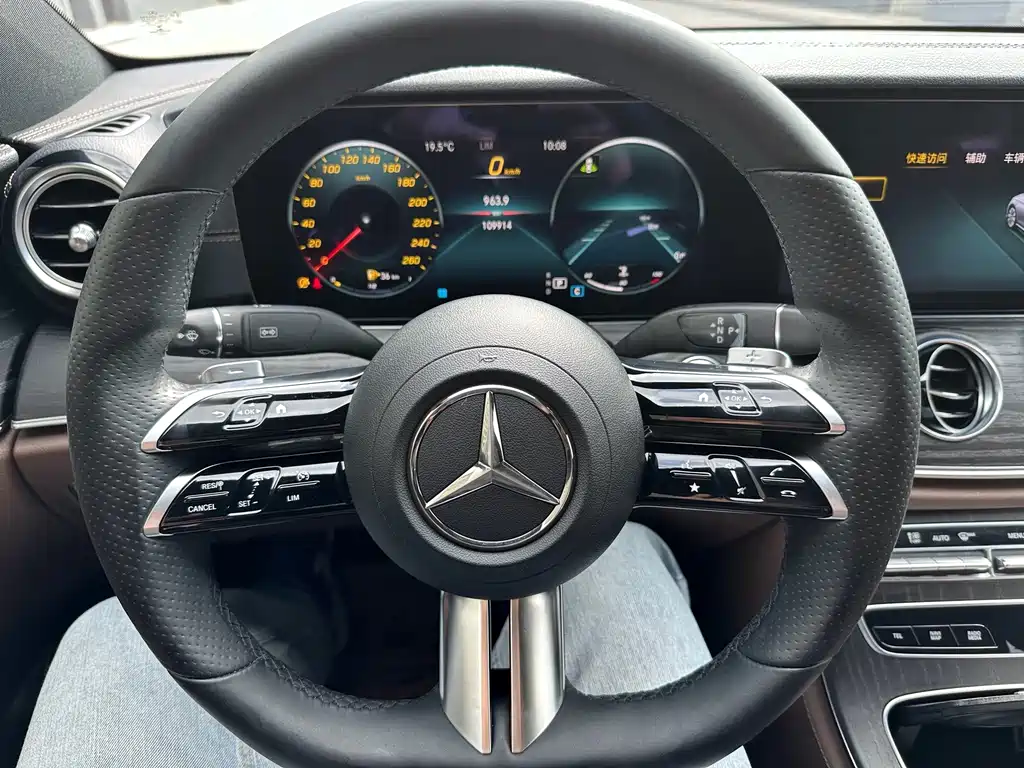 Mercedes-Benz E-Class — миниатюра 12