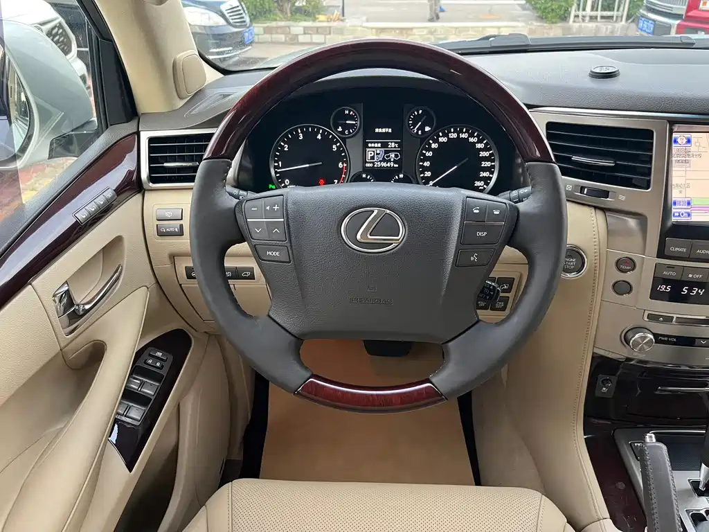 Lexus LX — миниатюра 14