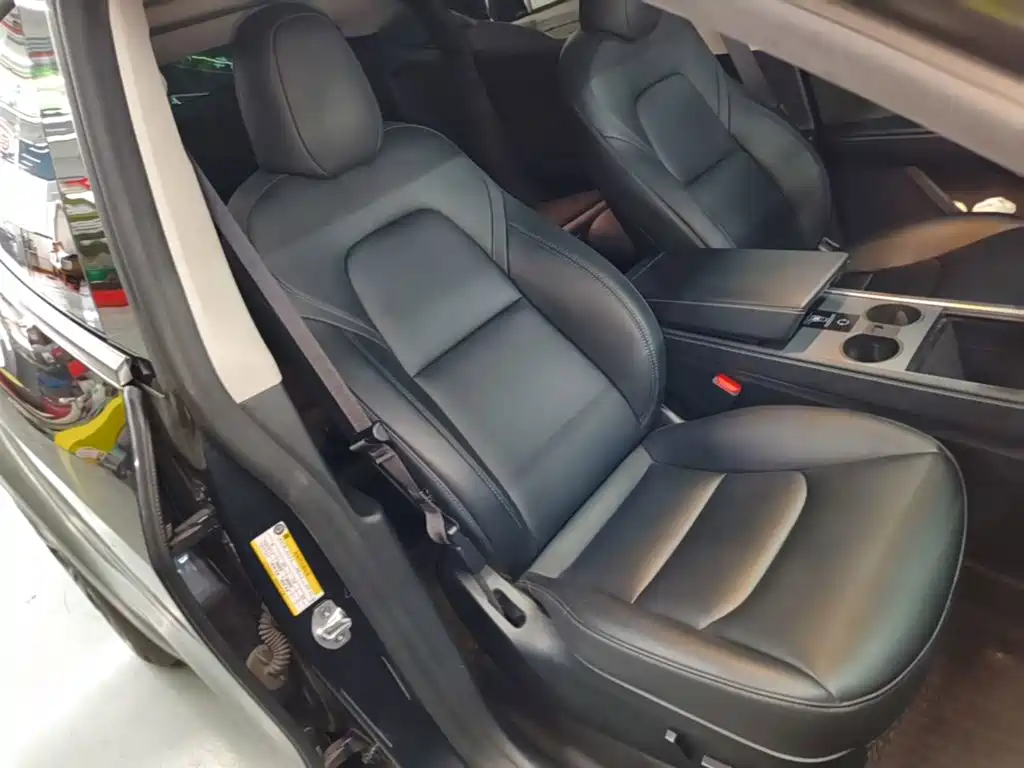 Tesla Model Y — миниатюра 25