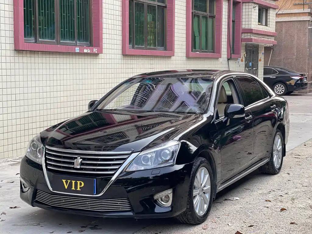 Toyota Crown 2013