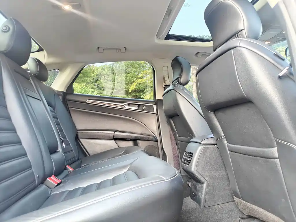 Ford Mondeo — миниатюра 16