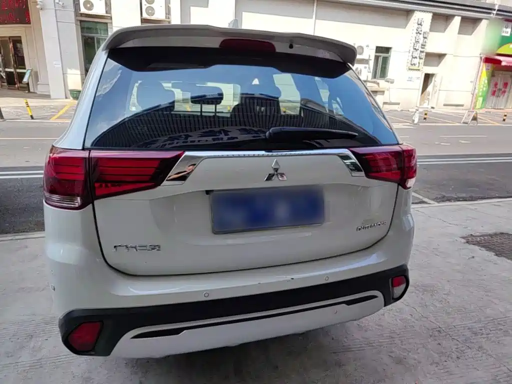 Mitsubishi Outlander — миниатюра 6