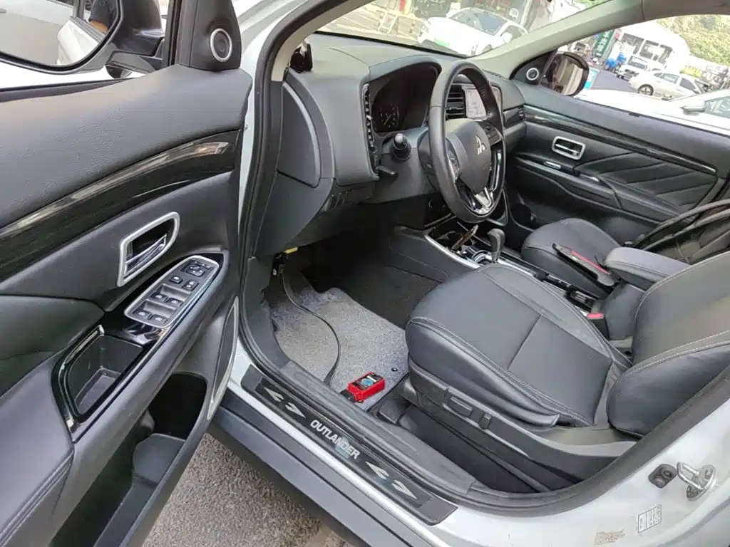 Mitsubishi Outlander — миниатюра 16