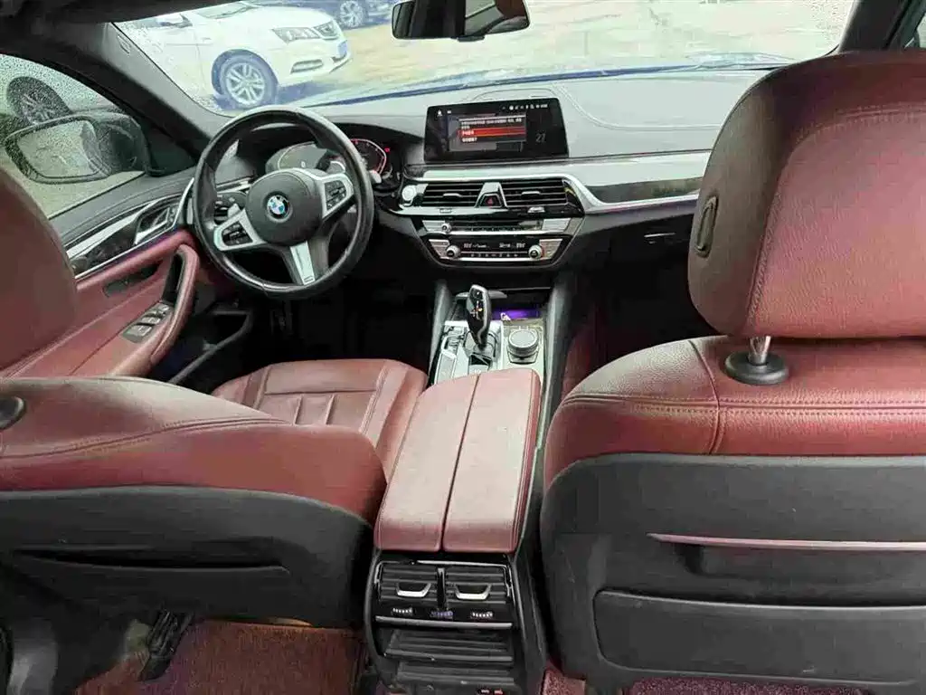 BMW 5 Series — миниатюра 7