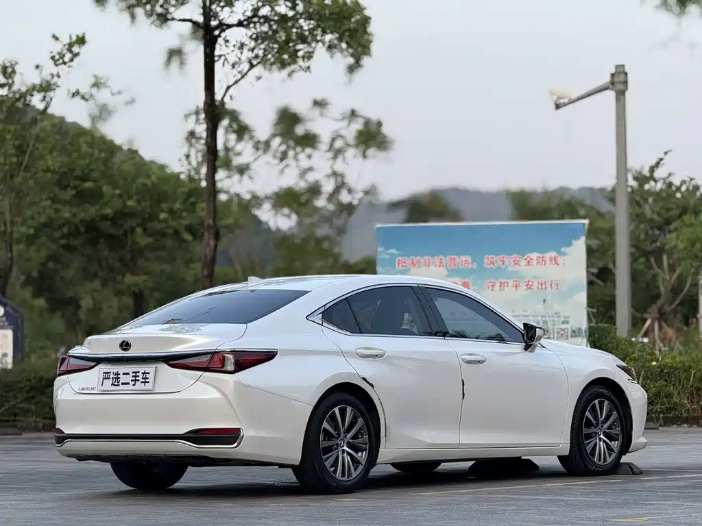 Lexus ES — миниатюра 9