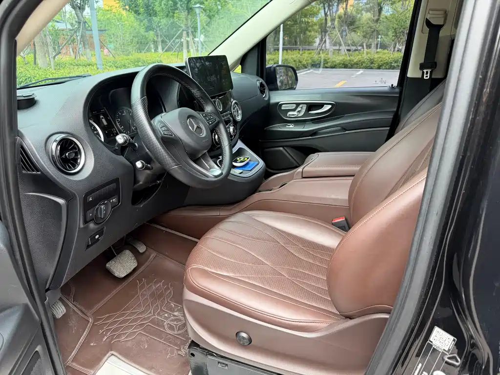 Mercedes-Benz Vito 2023 2.0T 7 мест