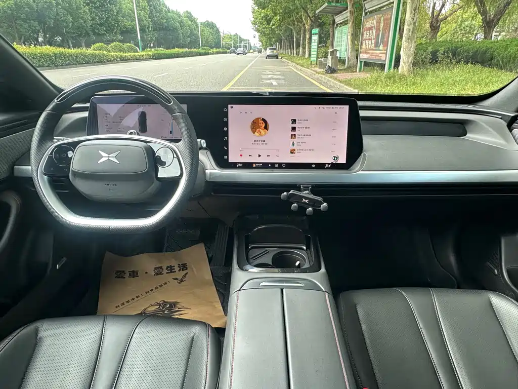 XPeng P7 — миниатюра 8