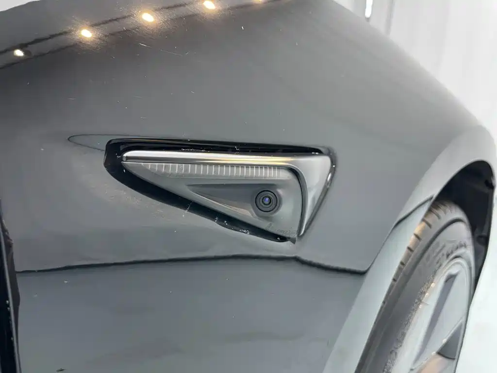 Tesla Model 3 — миниатюра 22