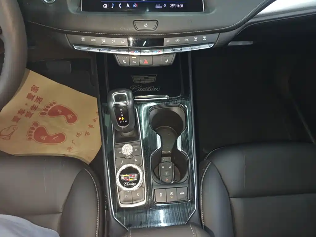 Cadillac XT4 — миниатюра 14